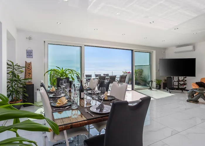 Villa White Pearl Diamond, Opatija Mit Meerblick & Pool