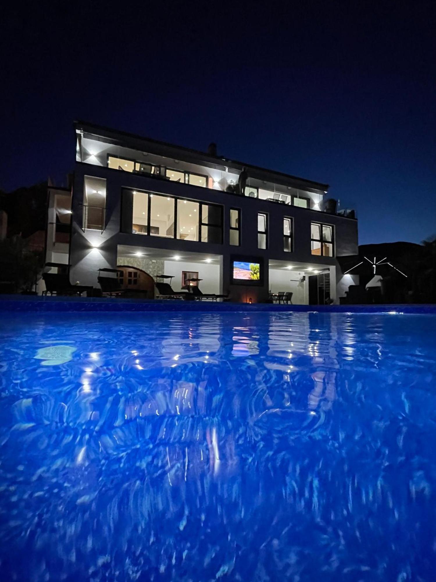 Villa White Pearl Diamond, Mit Meerblick & Pool *