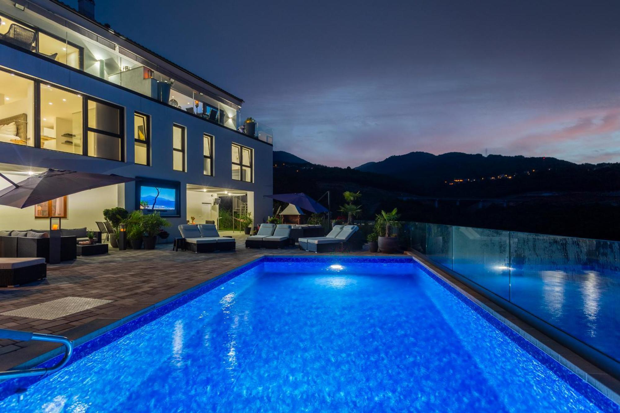 Villa White Pearl Diamond, Mit Meerblick & Pool Opatija