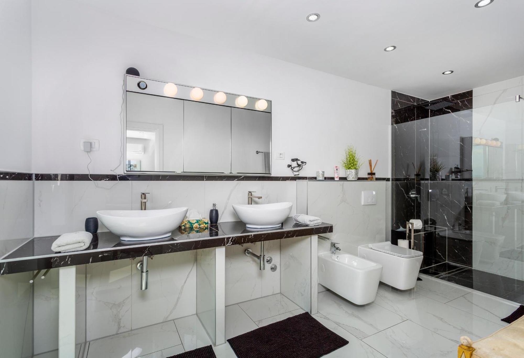White Pearl Diamond, Mit Meerblick & Pool *