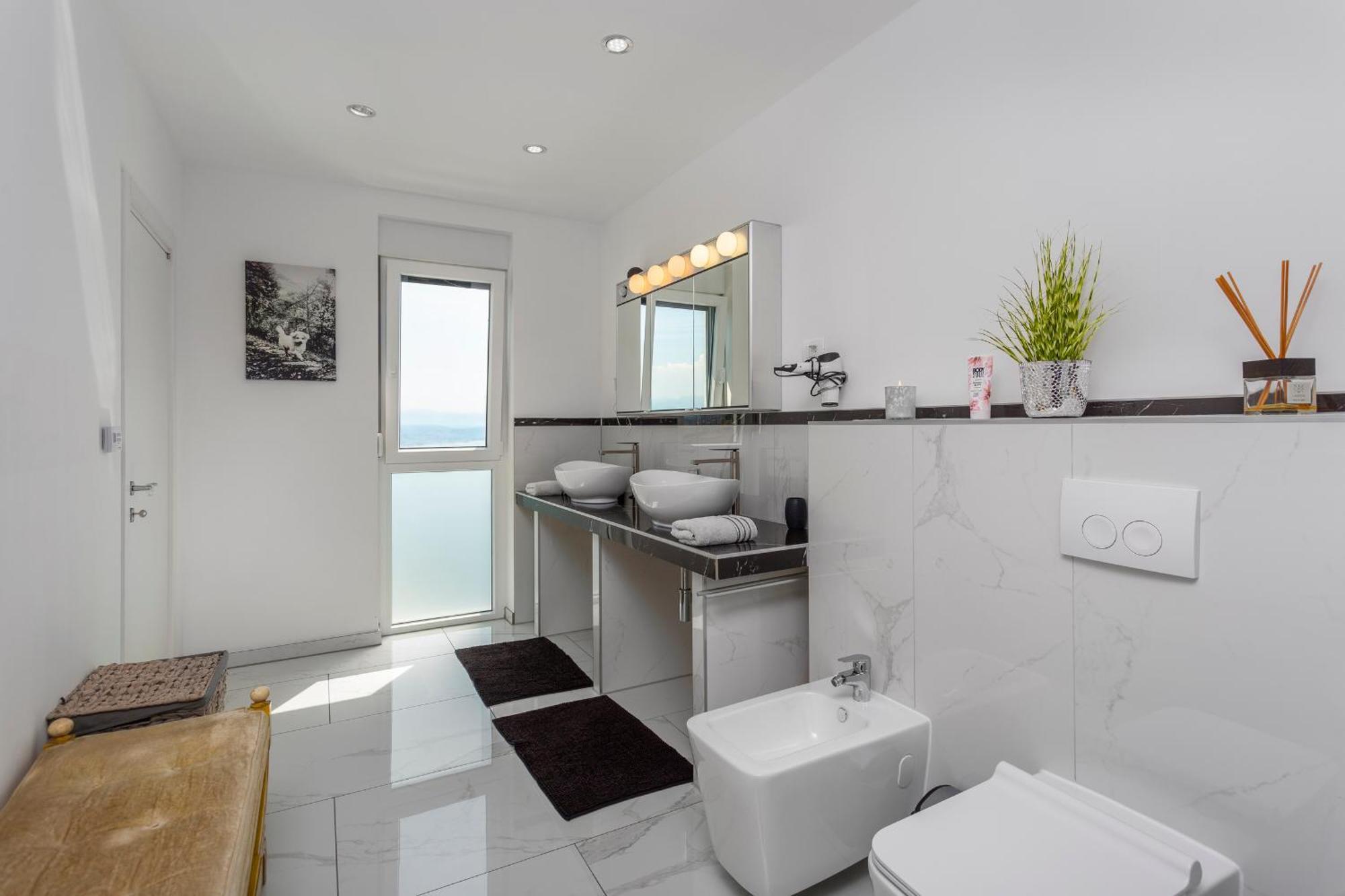 White Pearl Diamond, Mit Meerblick & Pool