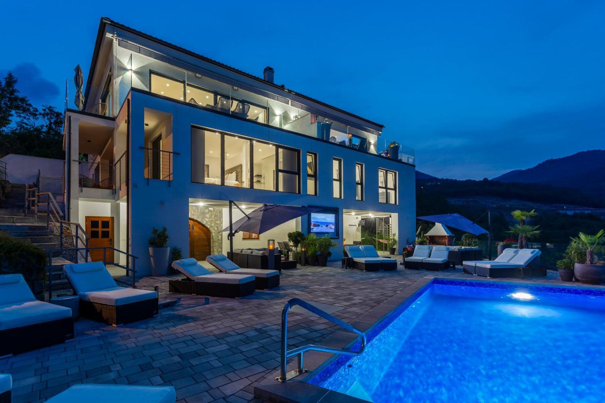 White Pearl Diamond, Mit Meerblick & Pool Opatija