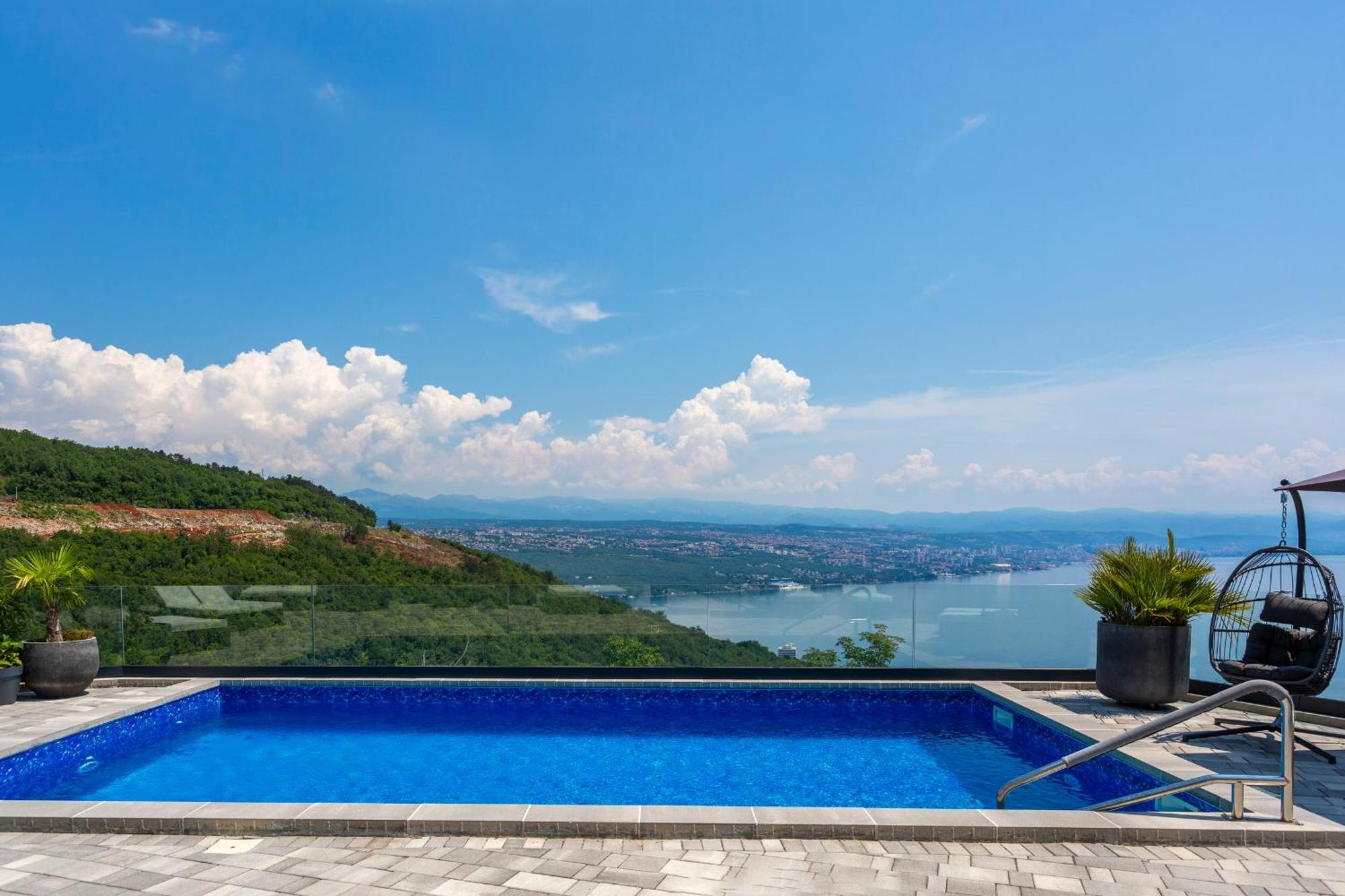 Villa White Pearl Diamond, Mit Meerblick & Pool Opatija