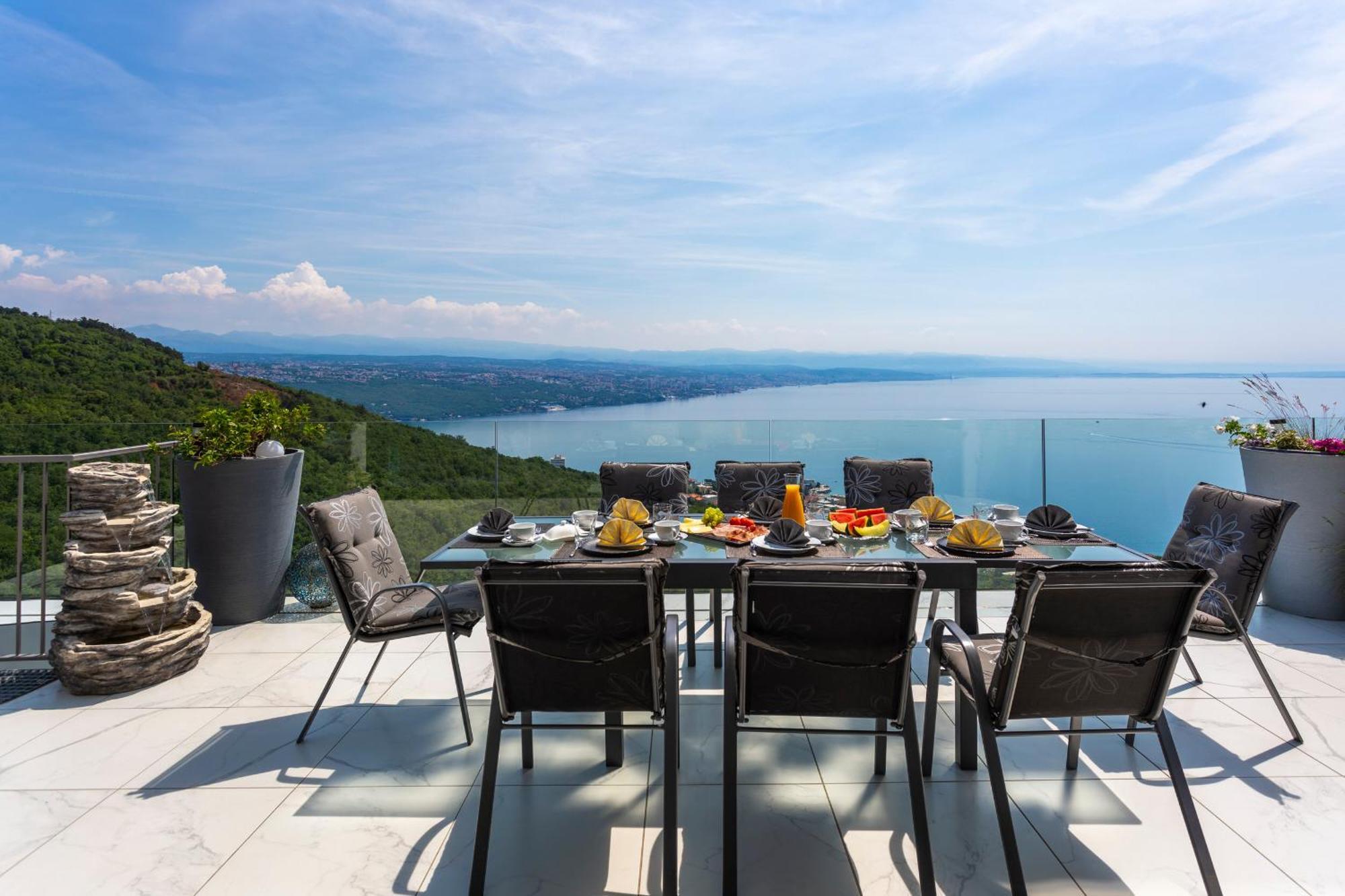 White Pearl Diamond, Mit Meerblick & Pool * Opatija