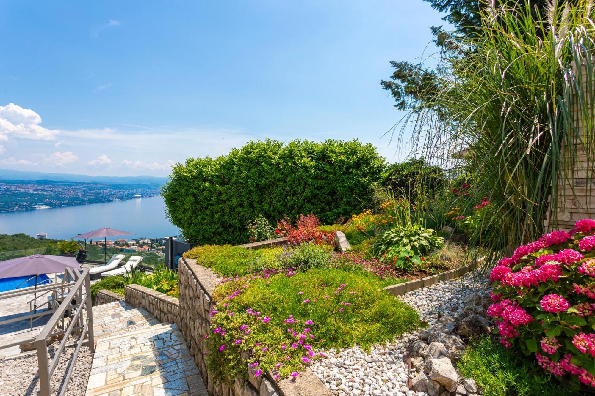 Villa White Pearl Diamond, Mit Meerblick & Pool Opatija