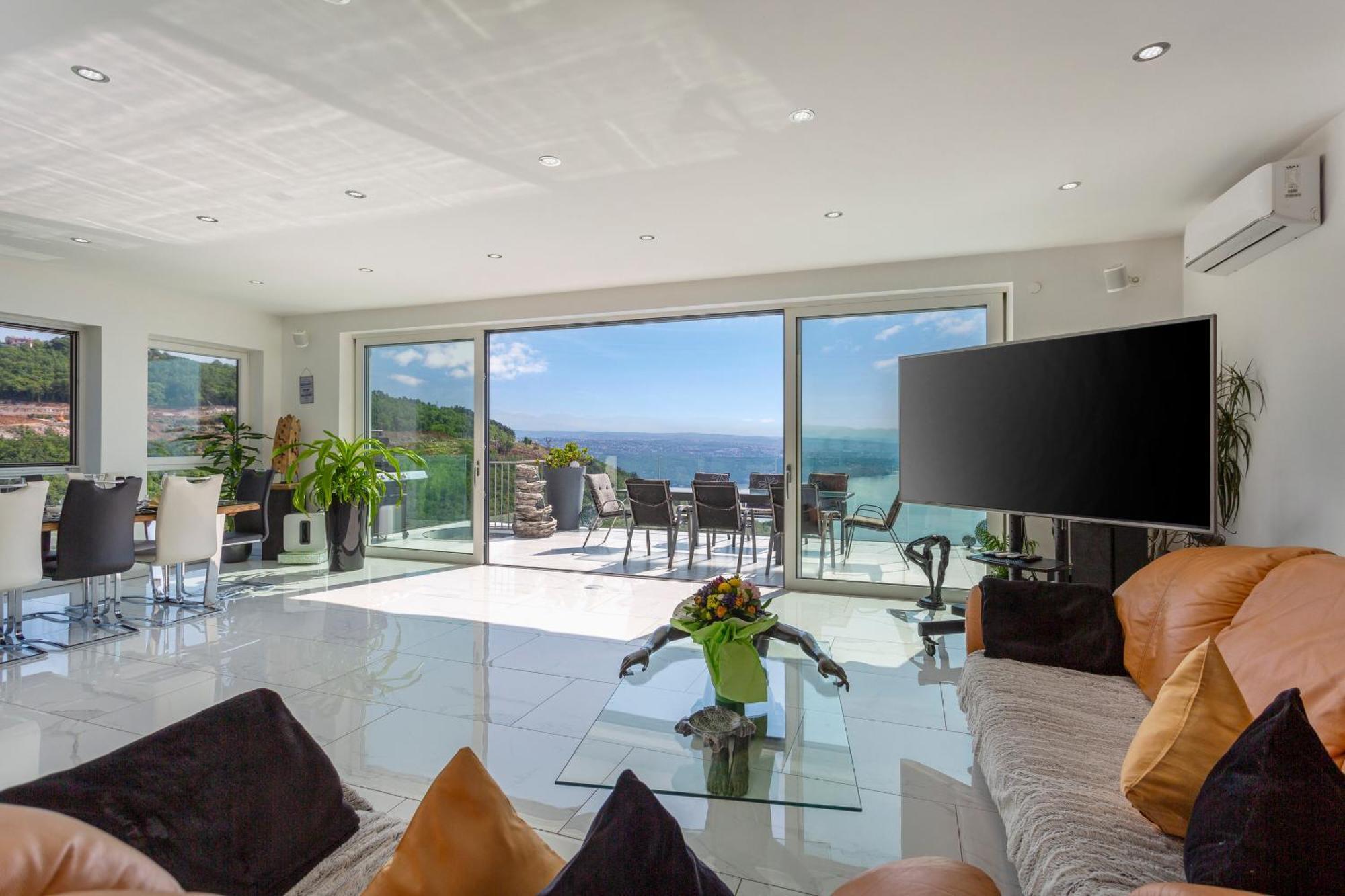White Pearl Diamond, Mit Meerblick & Pool *